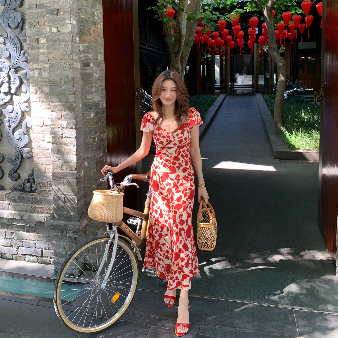 AloneSavor龙喜儿 lOO天丝莱赛尔连衣裙度假风印花斜裁鱼尾裙R615
