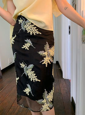 龍喜儿 气质裙装高级质感黑色花卉印刺绣网纱优雅半身裙女秋J256