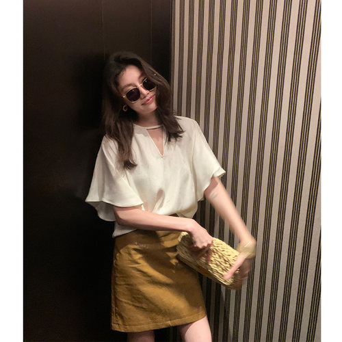Alone Savor龙喜儿  温柔设计感线条V领简约气质提花短袖衬衫J645