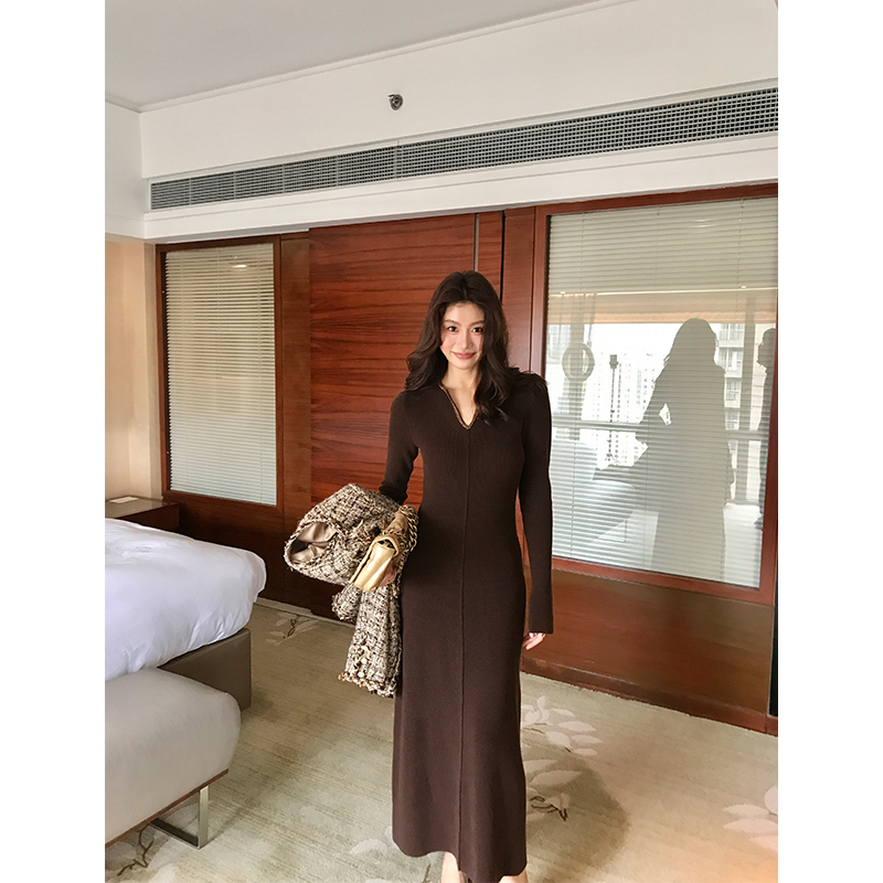 Alone Savor龙喜儿 法式绵羊毛连衣裙秋冬V领修身显瘦女长裙J468