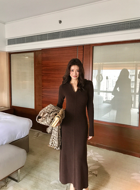 Alone Savor龙喜儿 法式绵羊毛连衣裙秋冬V领修身显瘦女长裙J468