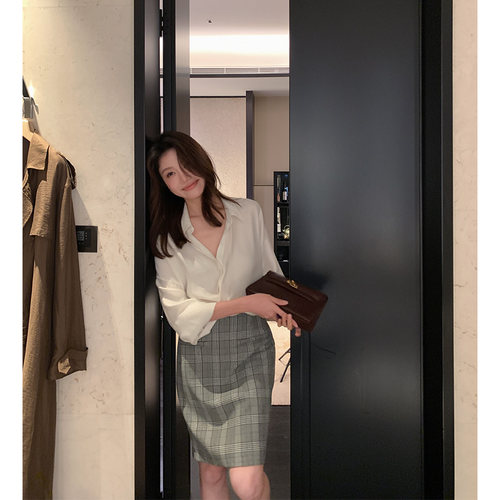 Alone Savor龙喜儿  精致氛围感人丝垂感衬衫长袖宽松小衫女J843