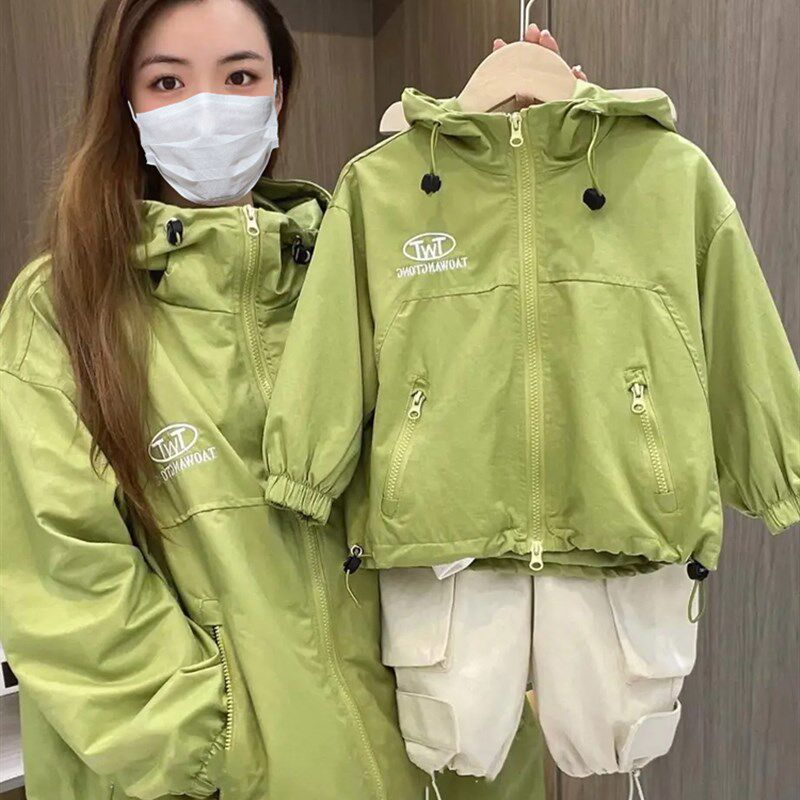 春季亲子装冲锋衣外套20t23春装新款洋气韩版母子母女长袖连帽上