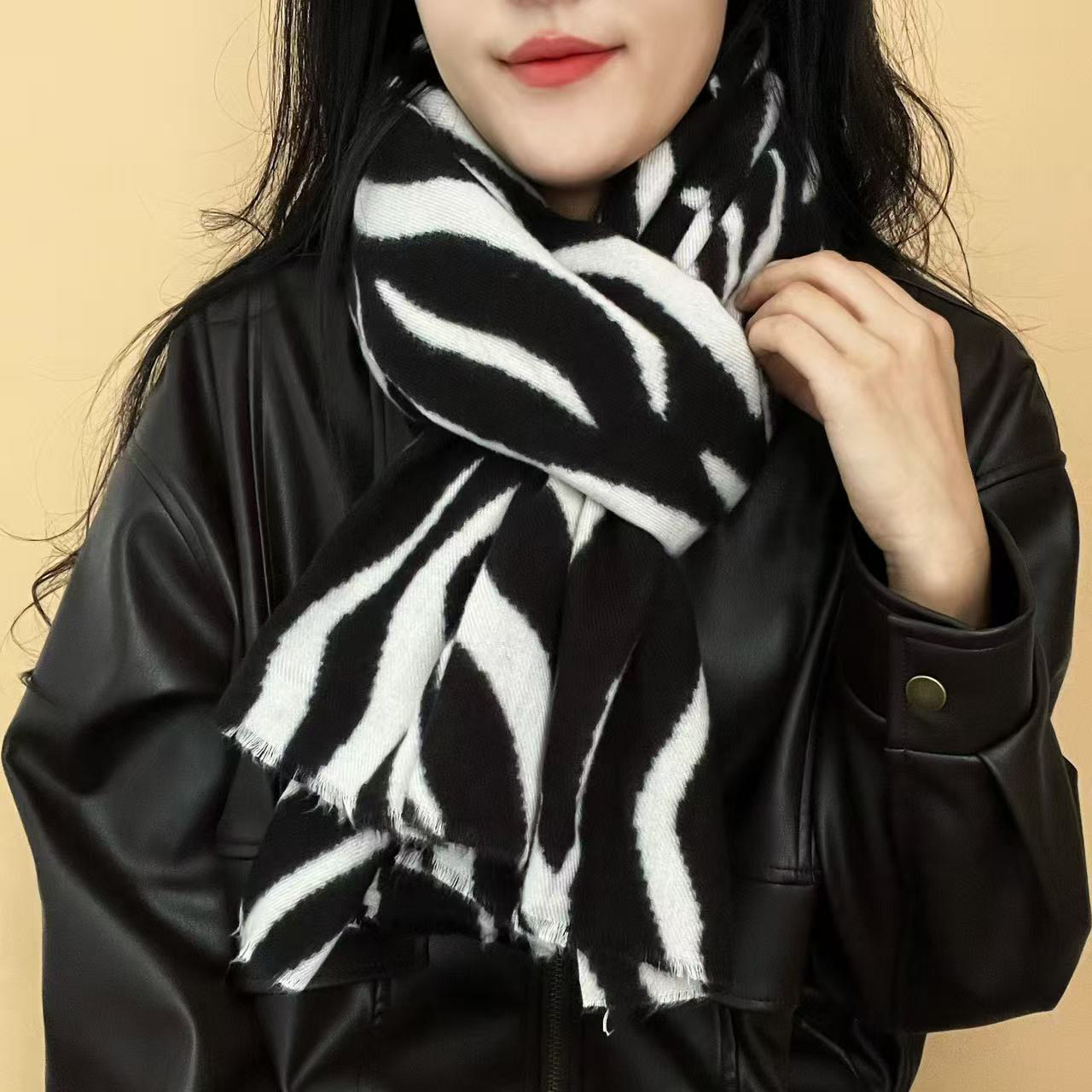 围巾女高级毛绒感斑马纹韩系氛围感保暖长款双面加厚时尚披肩围脖