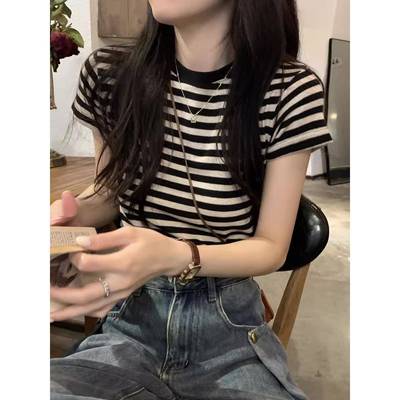 2025夏装新款正肩条纹短袖t恤女独特漂亮超好看小衫紧身短款上衣
