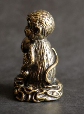 复古小铜器摆件纯黄铜生肖猴采桃家居桌面摆件茶宠装饰礼品工艺品