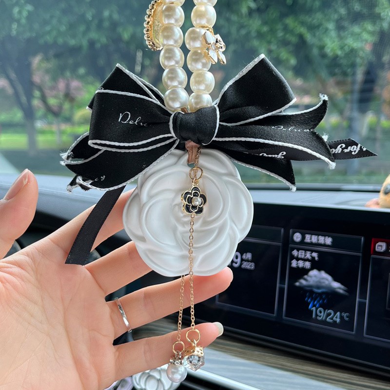 22新款汽车挂件山茶香薰挂饰高级创意in扩香石后视镜吊饰女