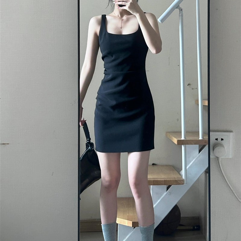 大码胖mm黑色方领宽肩带吊带连衣裙女夏季性感辣妹紧身包臀短裙子