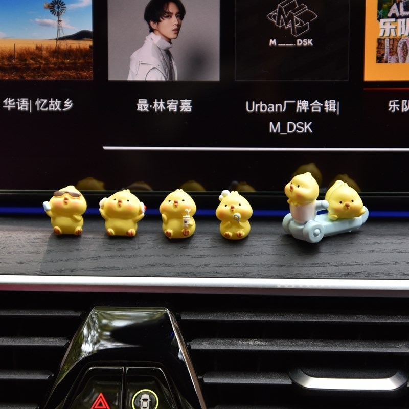 创意汽车中控台装饰用品车内卡通迷你小鸡后视镜车载显示屏小摆件