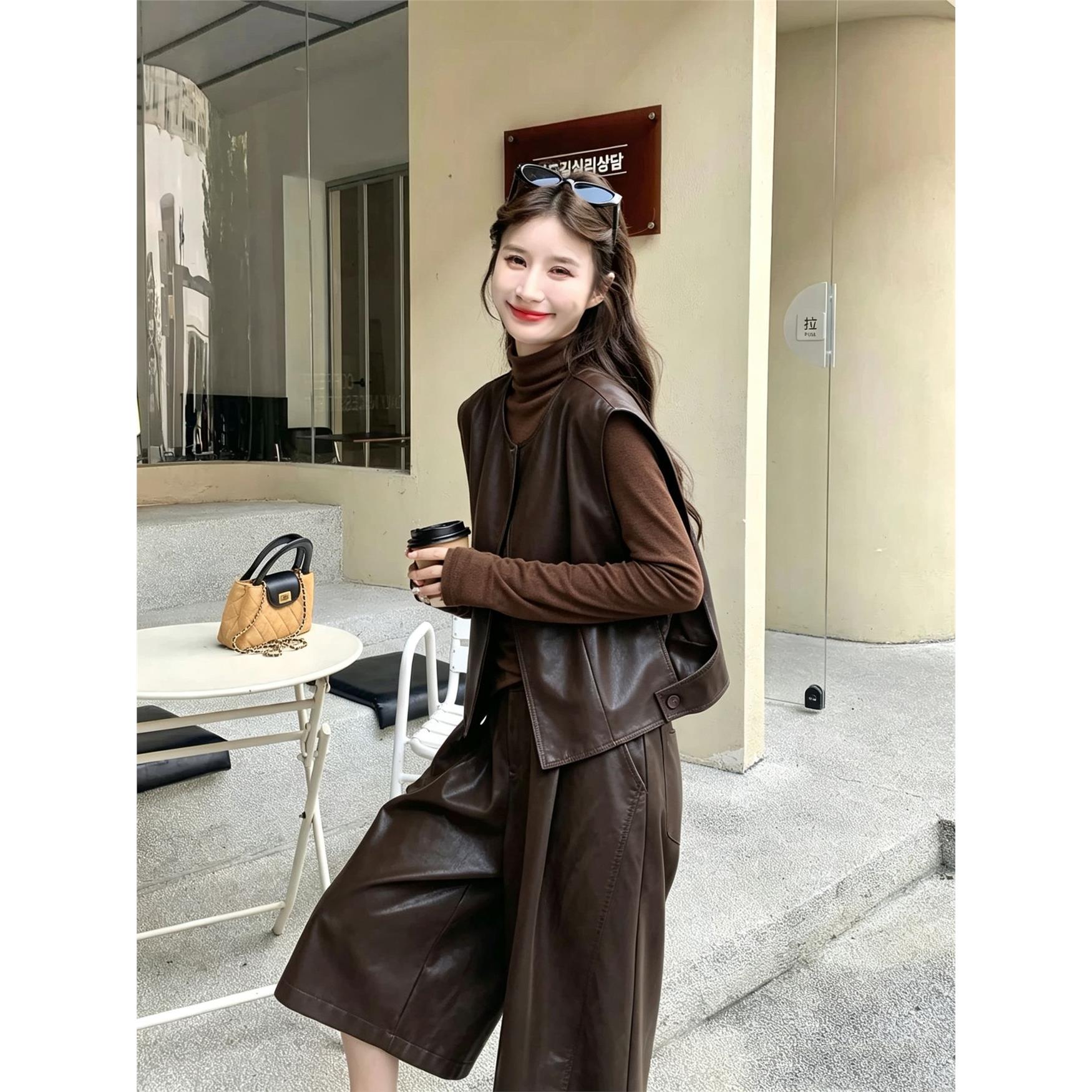 韩系复古PU皮马甲套装女2