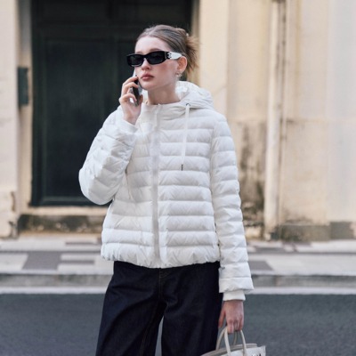 Marc Moore陈都灵同款排骨连帽羽绒服轻薄保暖奶白泡芙感外套