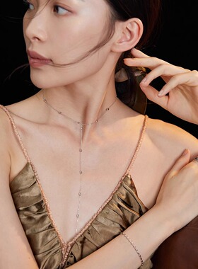 简约设计的长款项链吊带背心款