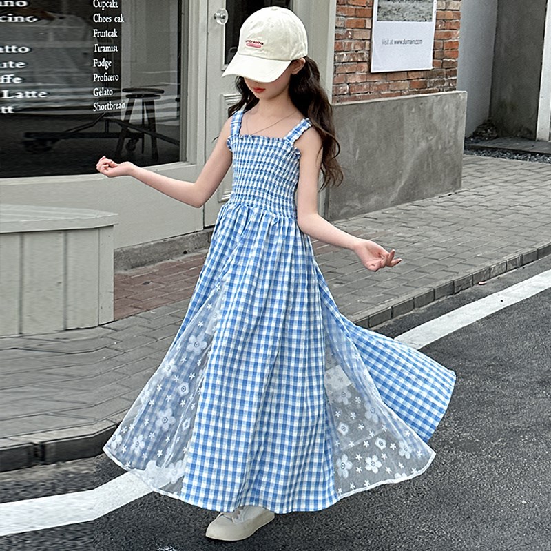 女童连衣裙夏季2025新款儿童洋气格子吊带裙大童女孩海边度假长裙