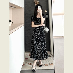 碎花连衣裙女夏茶k歇法式雪纺裙子复古高级感收腰显瘦方领黑色长