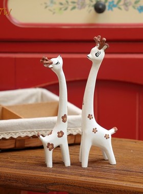 北欧原木风文艺小长颈鹿客厅玄关电视柜家居软装饰品书架创意摆件