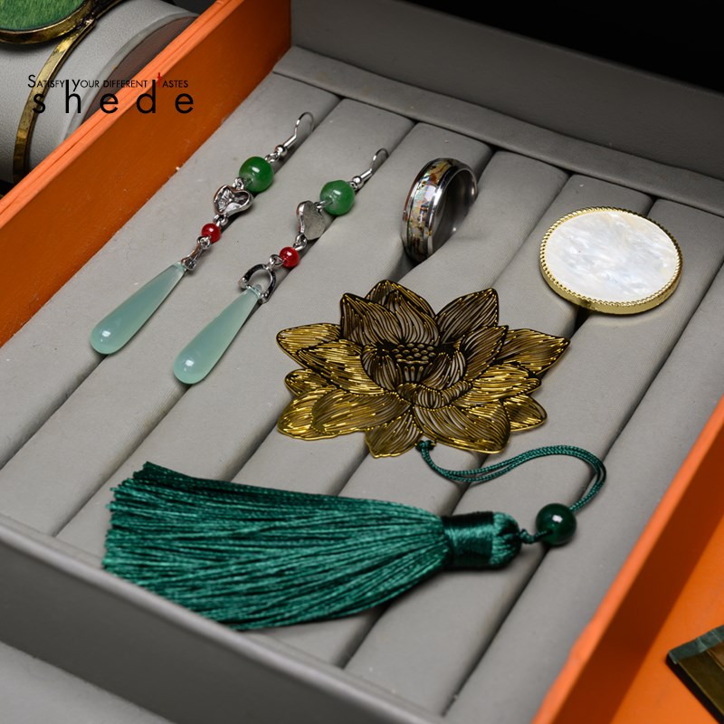 新中式售楼部样板房主人房衣帽间衣柜梳妆台首饰盘软装小饰品组合