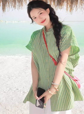 欢简韵法式复古绿色条纹短袖衬衫女夏季立领设计感宽松中长款上衣