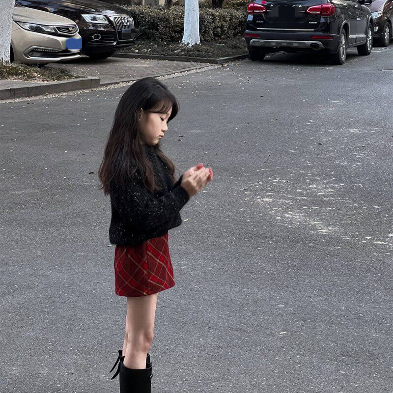 吉小可童装2024冬季新款儿童毛衣红色格子毛呢裙套装潮酷女童衣服