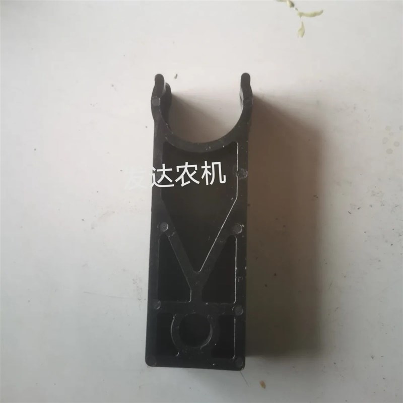 英虎玉米收割机配件 双收 青储机 茎穗兼收 喷草桶卡子 改装配件