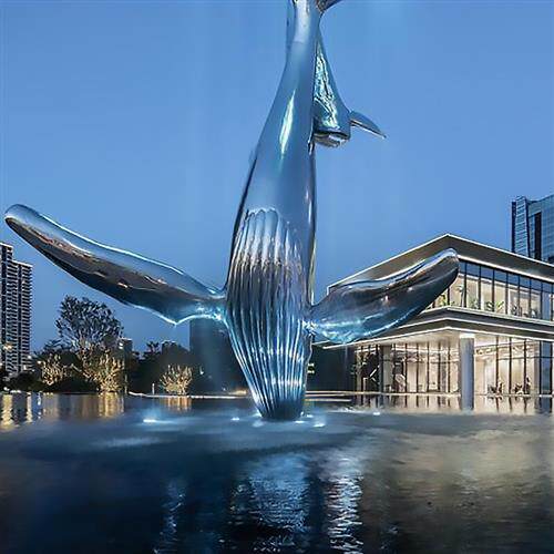 不锈钢蓝鲸鱼雕塑大型景观酒店大堂吊饰商场中庭悬空美陈装饰厂家