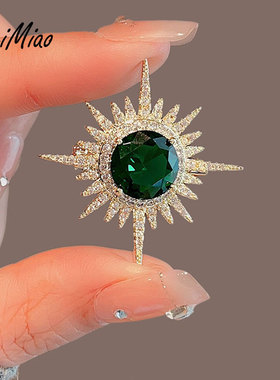 简约大气绿色水晶胸针设计感小众别针高档男女西装胸花高级感配饰