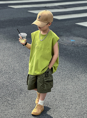 男童绿色无袖套装夏款2023新款潮儿童炸街背心短裤两件套男孩夏装
