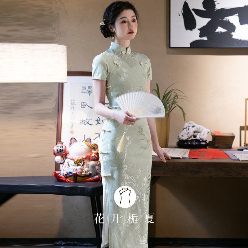 《玉簪》绿色旗袍2025新款新中式改良年轻款少女高级感连衣裙