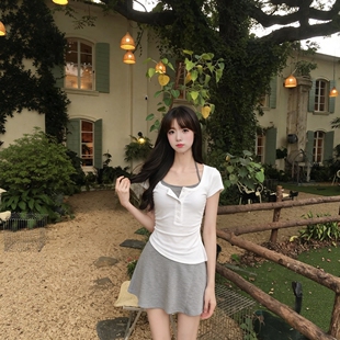挂脖U领针织T恤A字短裙女2026夏季修身型显瘦修身V领短袖两件套装