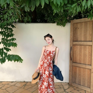 法式 红色碎花吊带连衣裙女夏显瘦长裙度假风巨好看少女绝美吊带裙