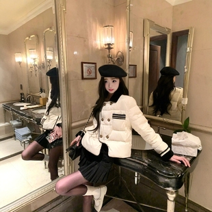 高级感小香风羽绒外套女2025新款秋冬轻奢撞色短款面包服羽绒棉服