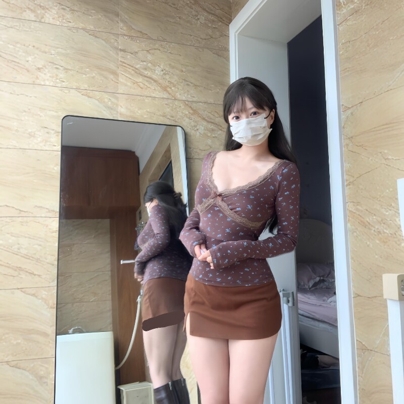 法式复古V领碎花长袖T恤女夏季设计感修身纯欲蕾丝拼接打底衫上衣