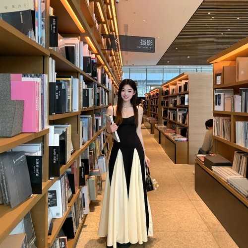 法式黑白拼接设计感吊带连衣裙