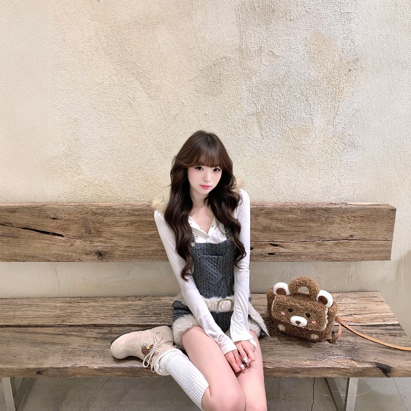 美式小众软糯毛毛拼接麻花针织背带裤女春季少女包臀百搭显瘦短裤