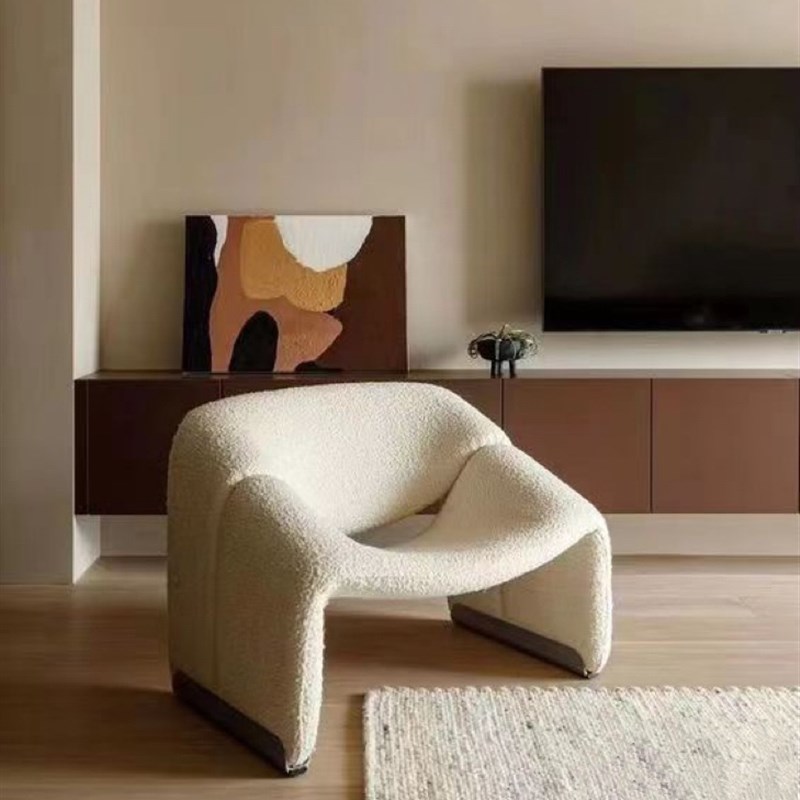 北欧轻奢单人沙发椅简约设计师休闲椅个性客厅阳台羊羔绒沙发椅子