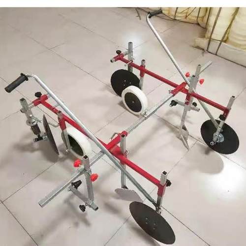 大蒜铺膜机人力手拉0.4-1.2米宽幅可调盖膜机平地祁隆花生覆膜机