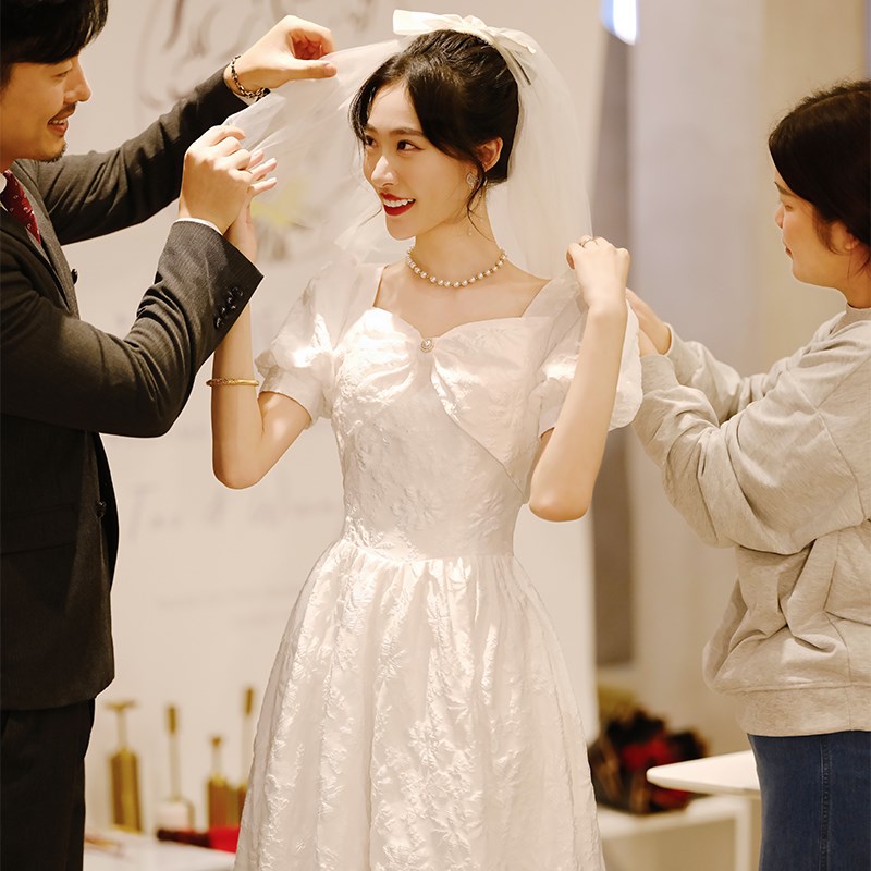 白色礼服女订婚领证登记法式连衣裙轻奢小众晚礼装平时可穿高级感