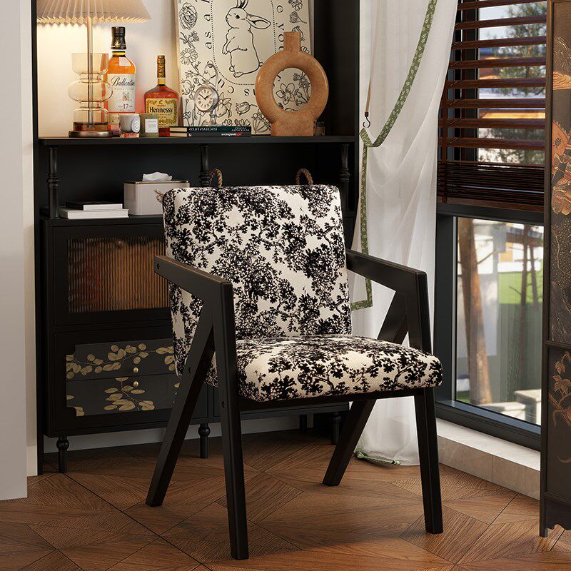 复古实木椅子家用侘寂风小理查德椅子中古扶手椅凳V子靠背餐桌椅