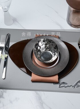 简约现代样板间餐桌台面餐盘套装红酒杯香槟杯花瓶软装饰品摆件19
