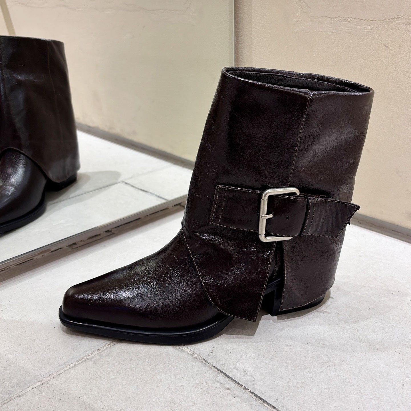 头层牛皮欧版尖头皮带扣短靴女2025新款小众真皮时装裤管切尔西靴,女鞋,时装靴,淘宝优惠券,粉丝福利购,淘宝优惠卷