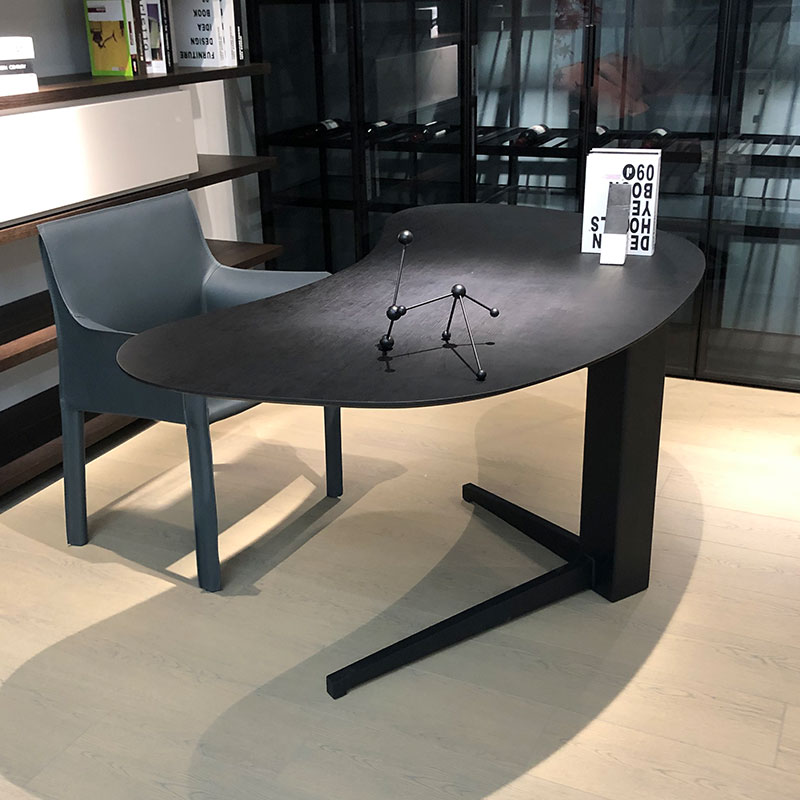 书桌电脑办公桌子意式极简烟熏色实木碳素钢样品房创意1米6书房用