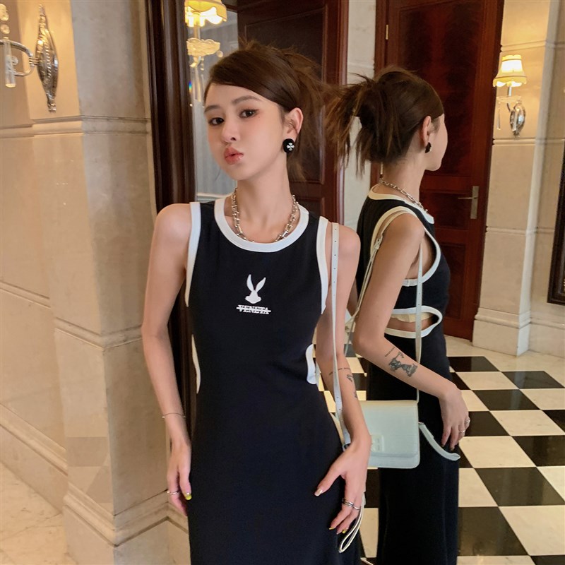 黑色显瘦显曲线吊带连衣裙2024新款女夏休闲露腰设计感背心长裙子