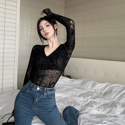 法式V领蕾丝打底衫女风衣内搭洋气纱衣小衫秋冬仙气西装网纱上衣