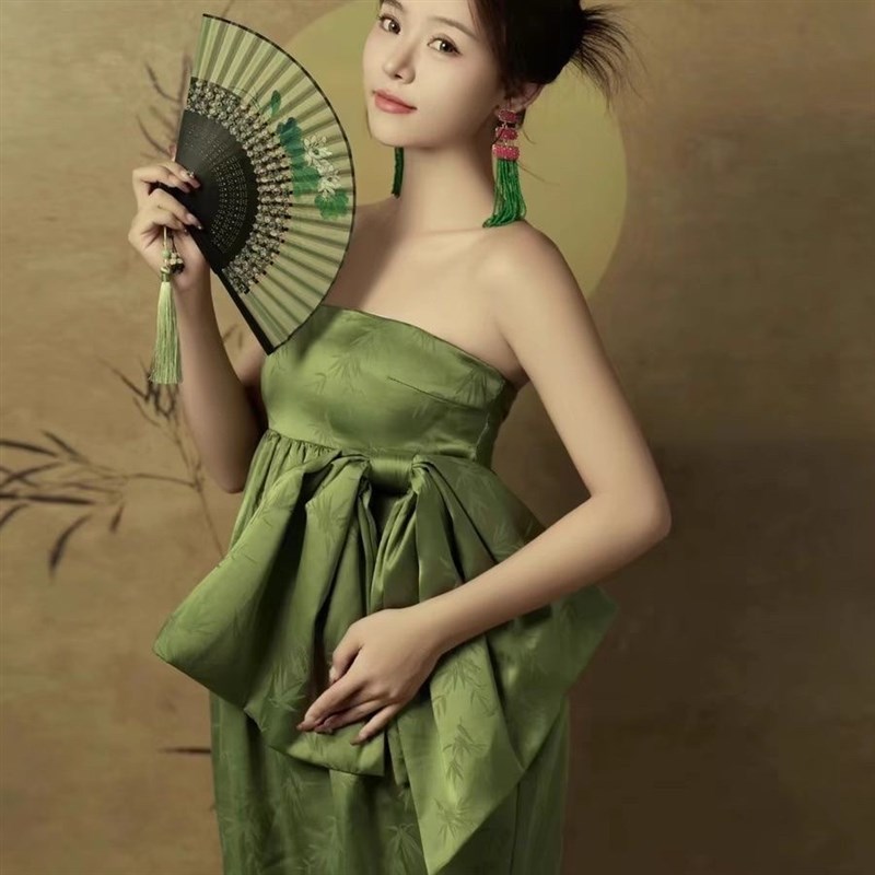影楼摄影新款孕妇拍照服装新中式复古抹胸裙孕妈个人拍照写真服装