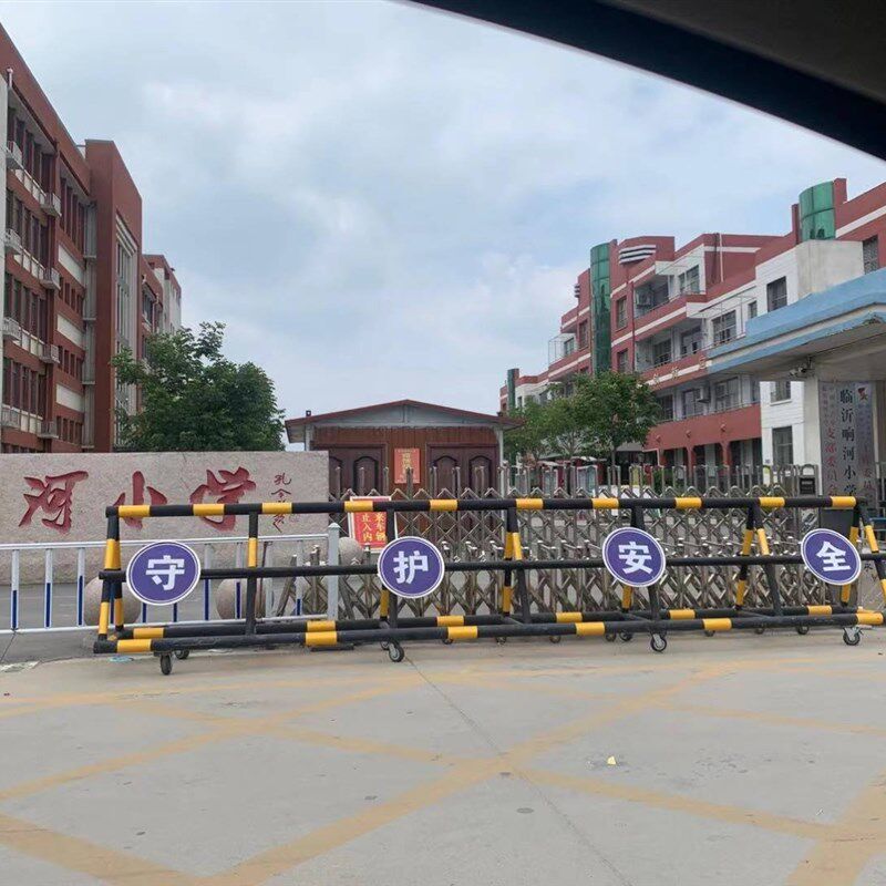 护栏据马隔离栏幼儿园学校门口拒马路障加油站防撞栏挡人带轮