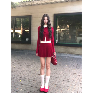 女 搭配高腰显瘦a字蓬蓬半裙套装 复古红色提花单排扣短款 针织开衫