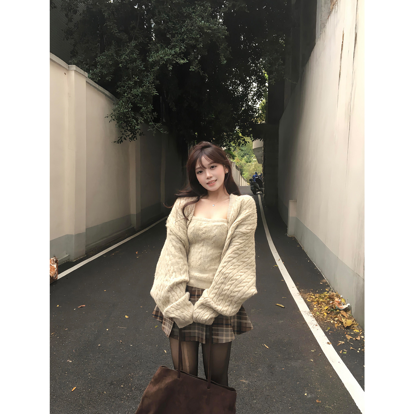 慵懒温柔甜美风两件套套装女2026春季新款麻花针织开衫搭抹胸上衣