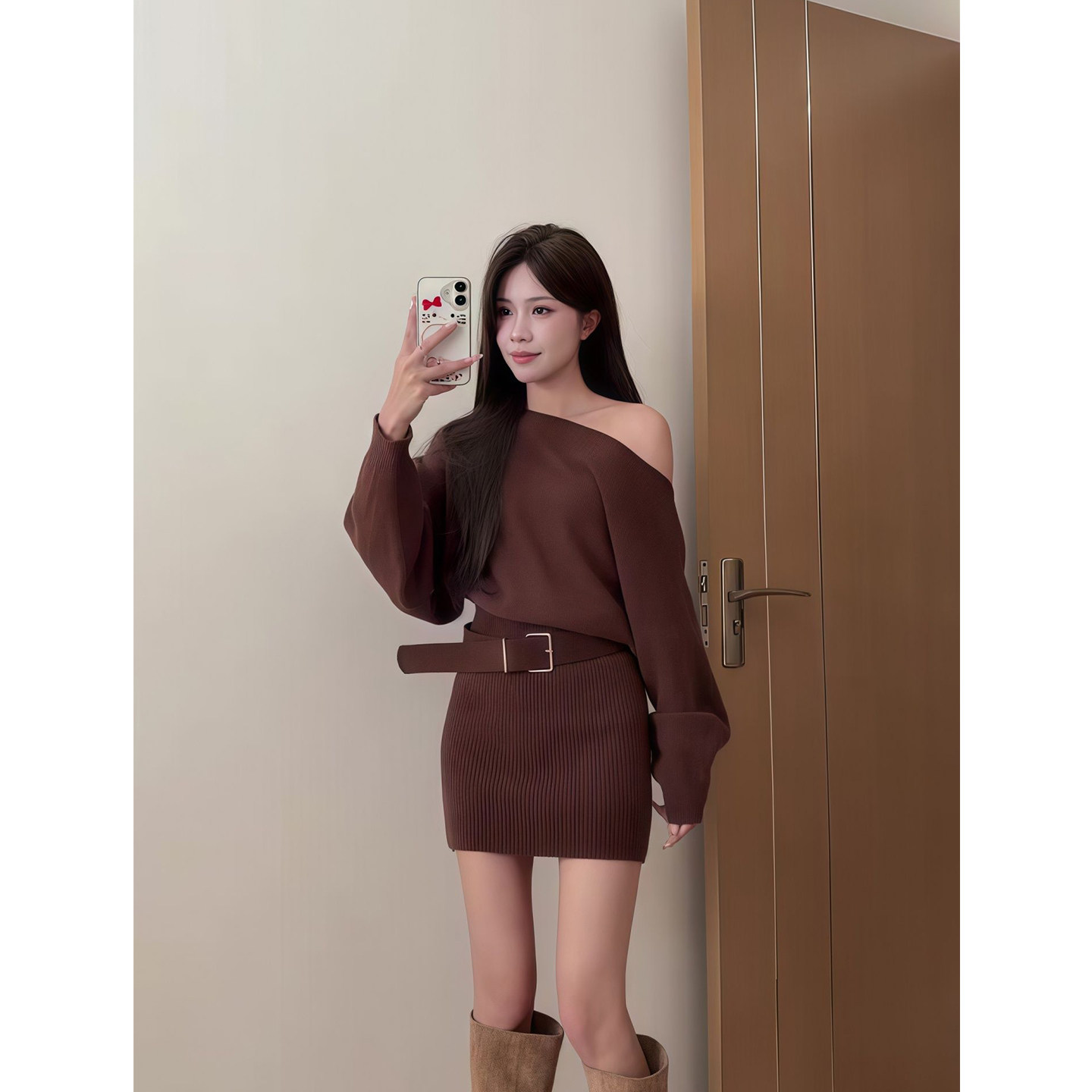 美拉德轻奢收腰系带包臀针织连衣裙女新款高级感斜肩蝙蝠袖短裙子