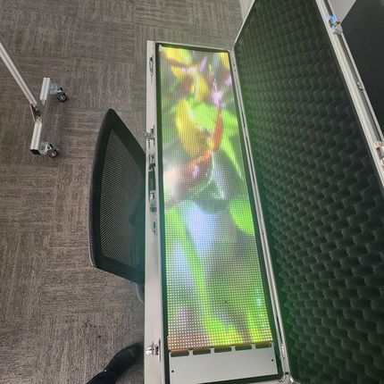 LED格栅显示屏全彩玻璃膜商场晶膜广告橱窗光弯曲面屏