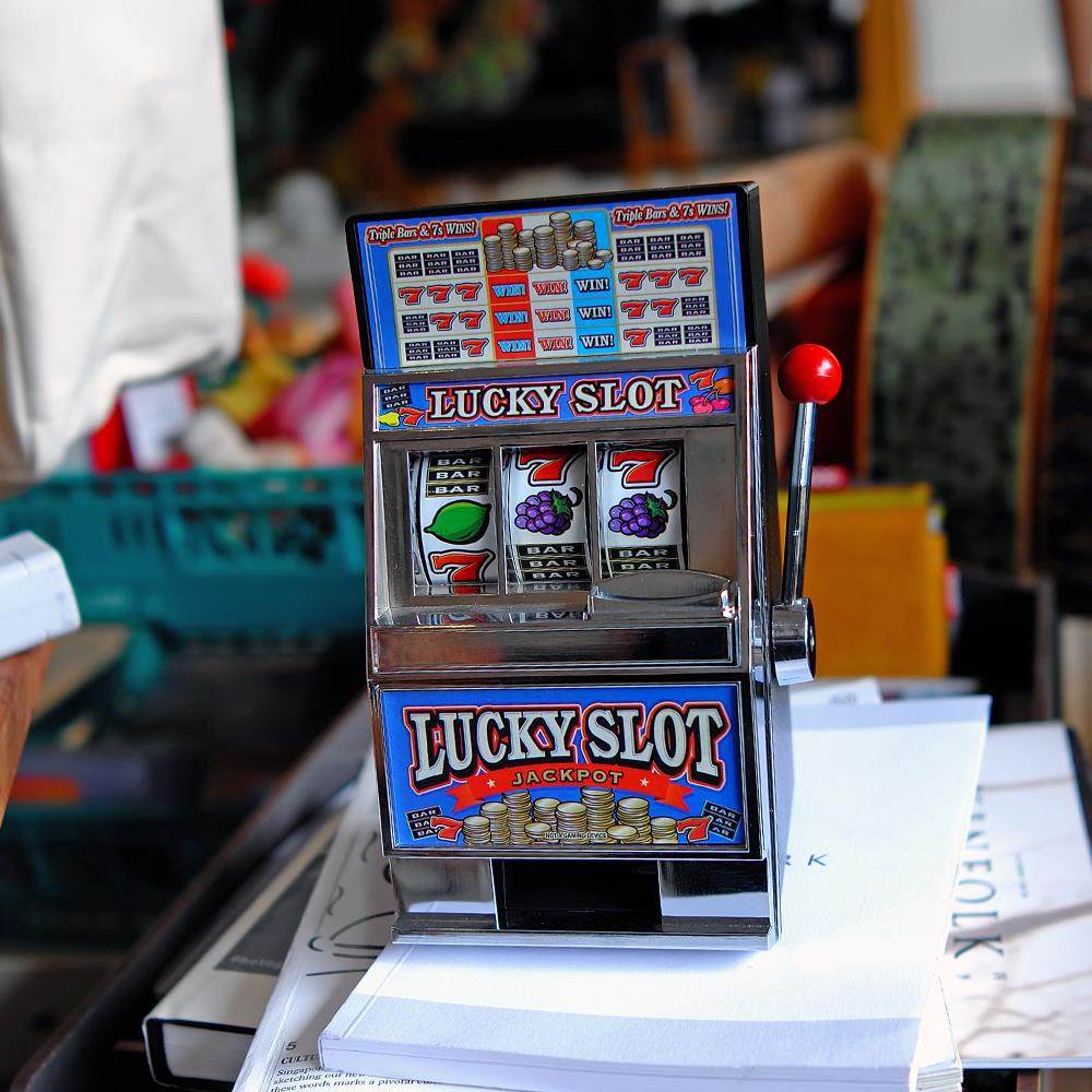 一个创意 给你带来幸运的存钱罐娱乐硬币存钱机 储蓄罐造型游戏机