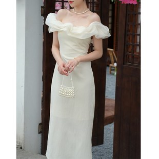 鹿与玫瑰新中式一字肩连衣裙女气质修身法式复古白色订婚礼服裙子